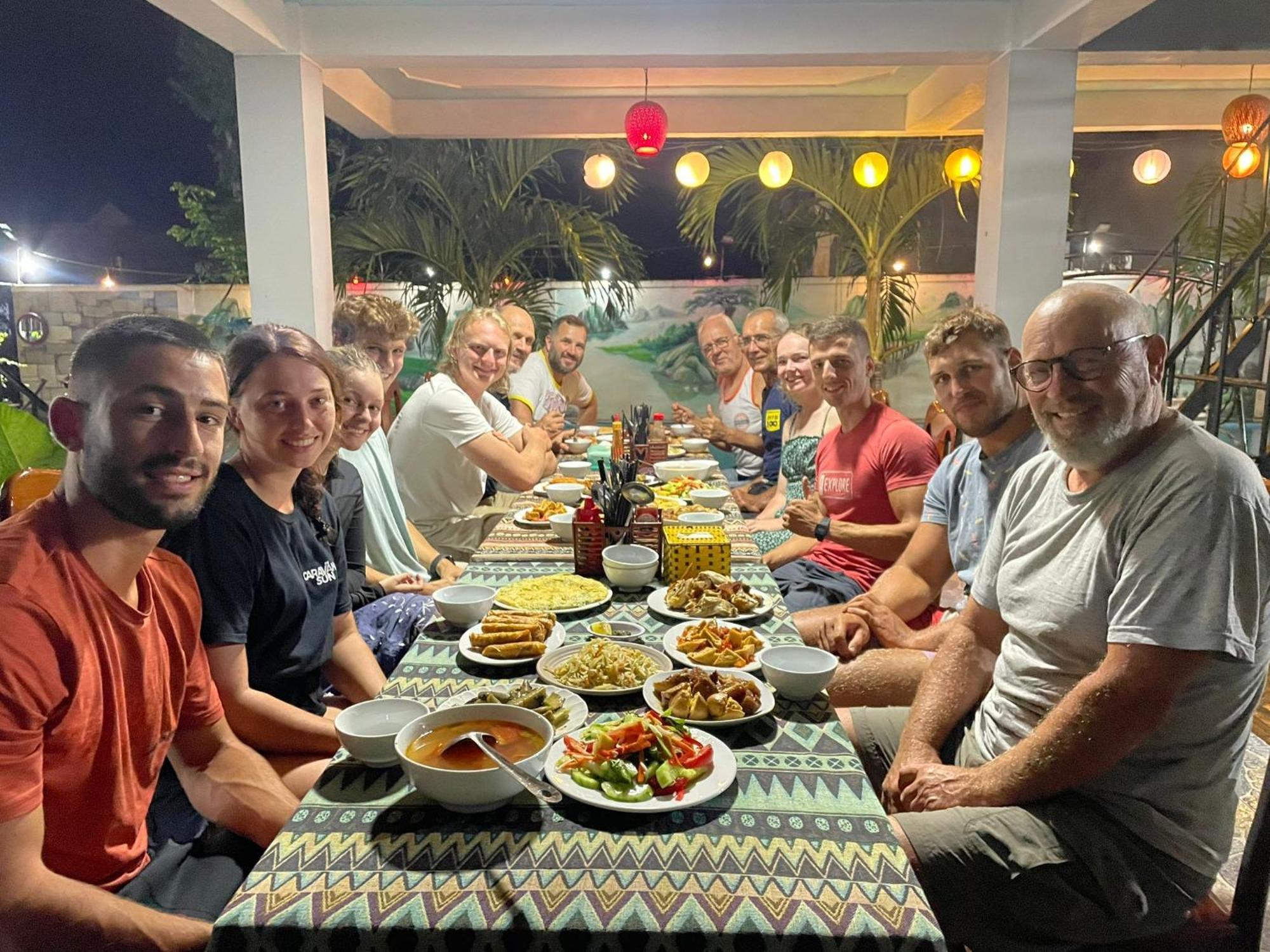 Yolo Pool Bar Villas & Garden Restaurant Phong Nha Esterno foto