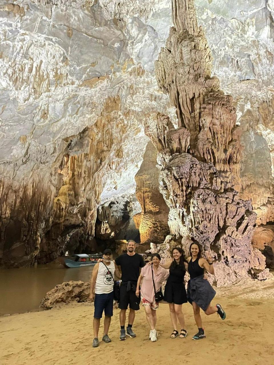 Yolo Pool Bar Villas & Garden Restaurant Phong Nha Esterno foto
